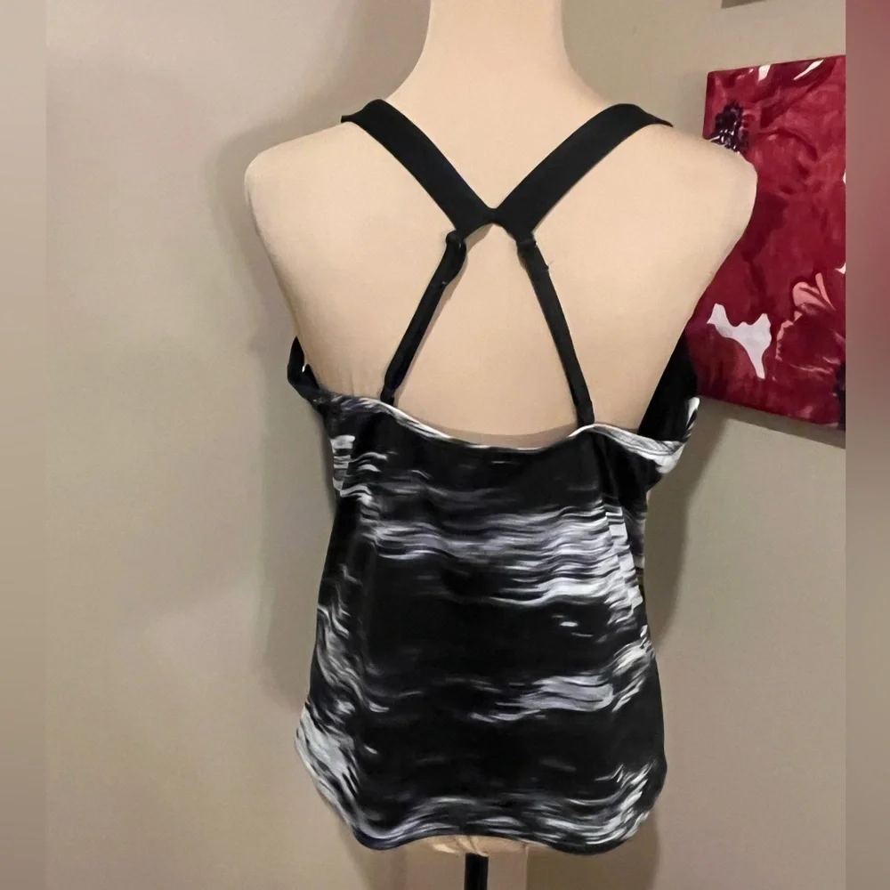 Nike Black and White Sports Top with Built in Bra, size XL